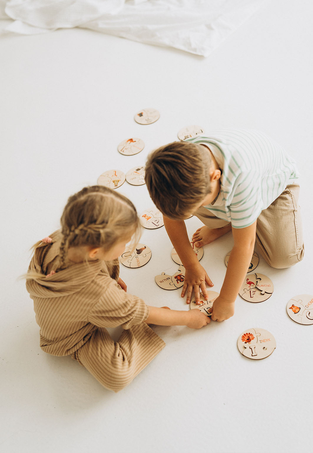 Puzzle edukacyjne „Alfabetyczne Zwierzątka” – Zabawka Montessori