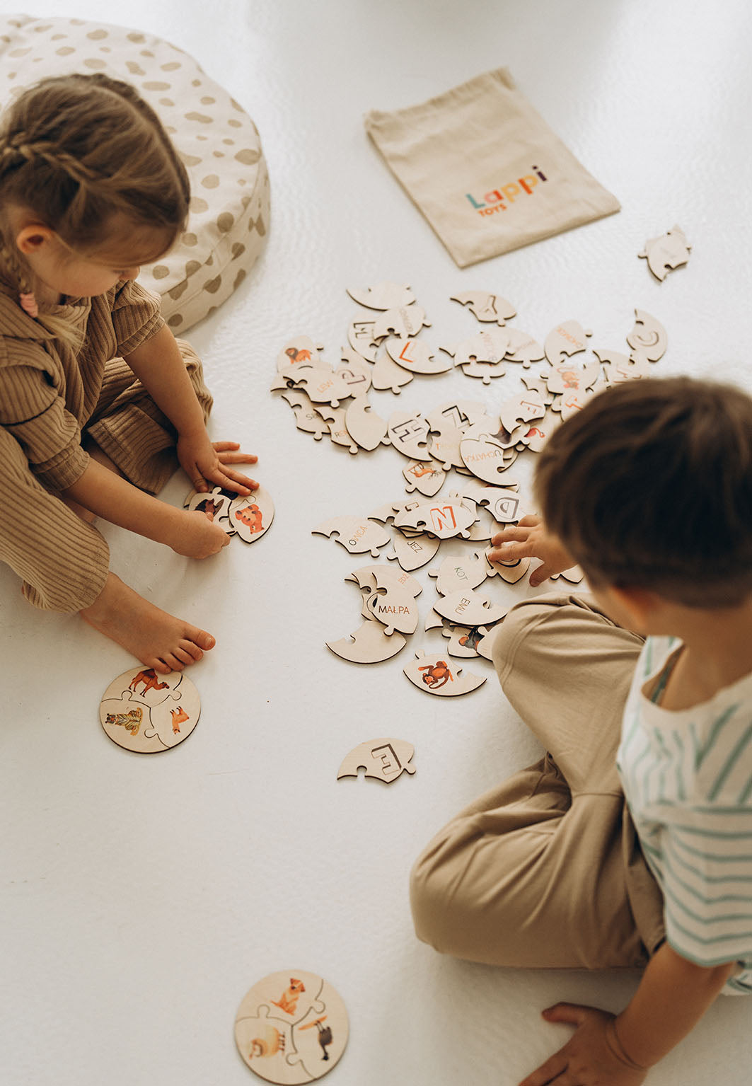 Puzzle edukacyjne „Alfabetyczne Zwierzątka” – Zabawka Montessori