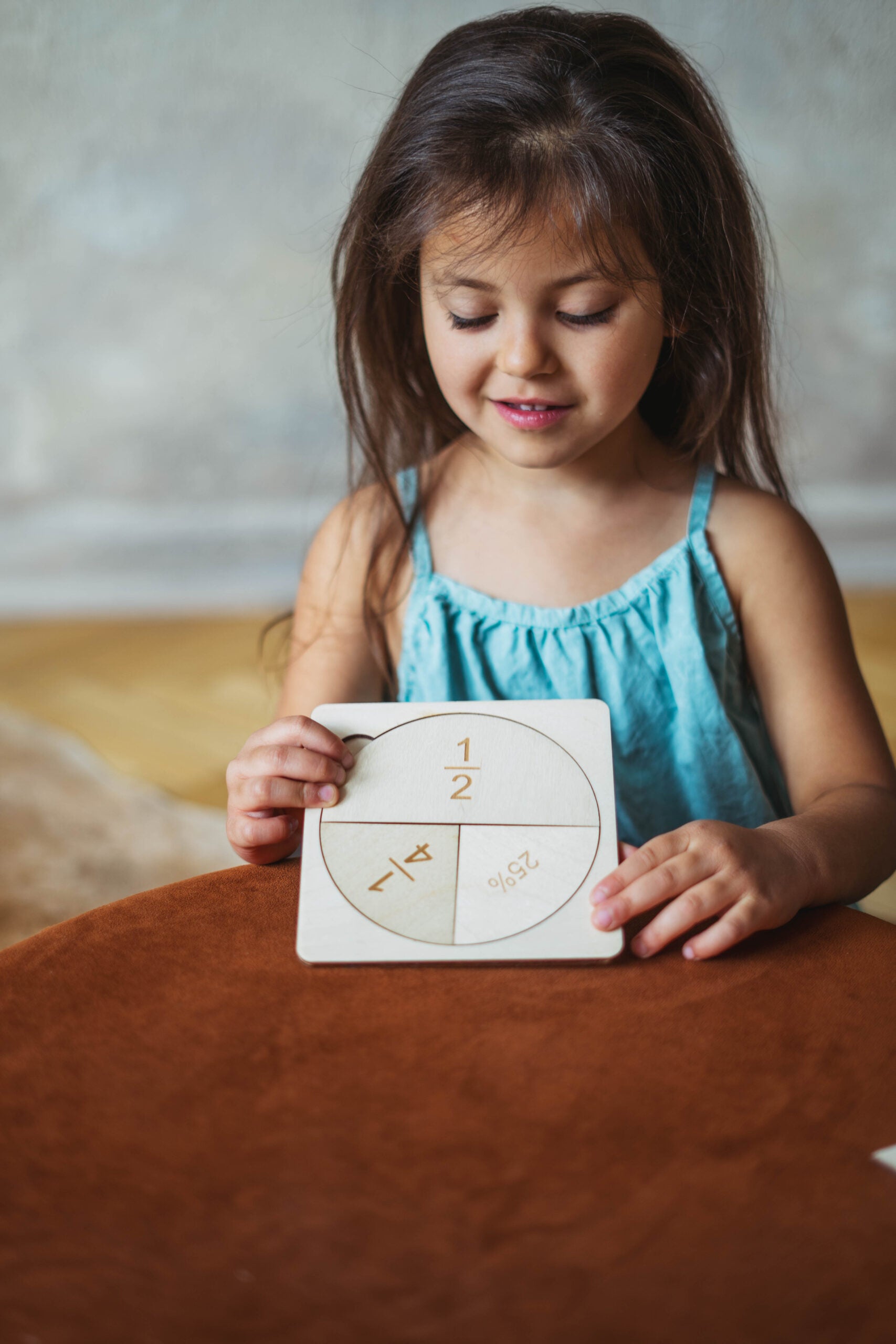 zestaw do nauki ułamków, nauka procentów, ułamki dla dzieci, drewniana pomoc edukacyjna, matematyka Montessori, nauka matematyki, edukacyjna zabawka drewniana, zestaw matematyczny dla dzieci, nauka poprzez zabawę, prezent edukacyjny, nauka liczenia