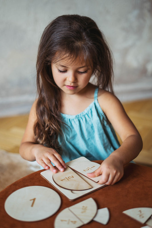zestaw do nauki ułamków, nauka procentów, ułamki dla dzieci, drewniana pomoc edukacyjna, matematyka Montessori, nauka matematyki, edukacyjna zabawka drewniana, zestaw matematyczny dla dzieci, nauka poprzez zabawę, prezent edukacyjny, nauka liczenia