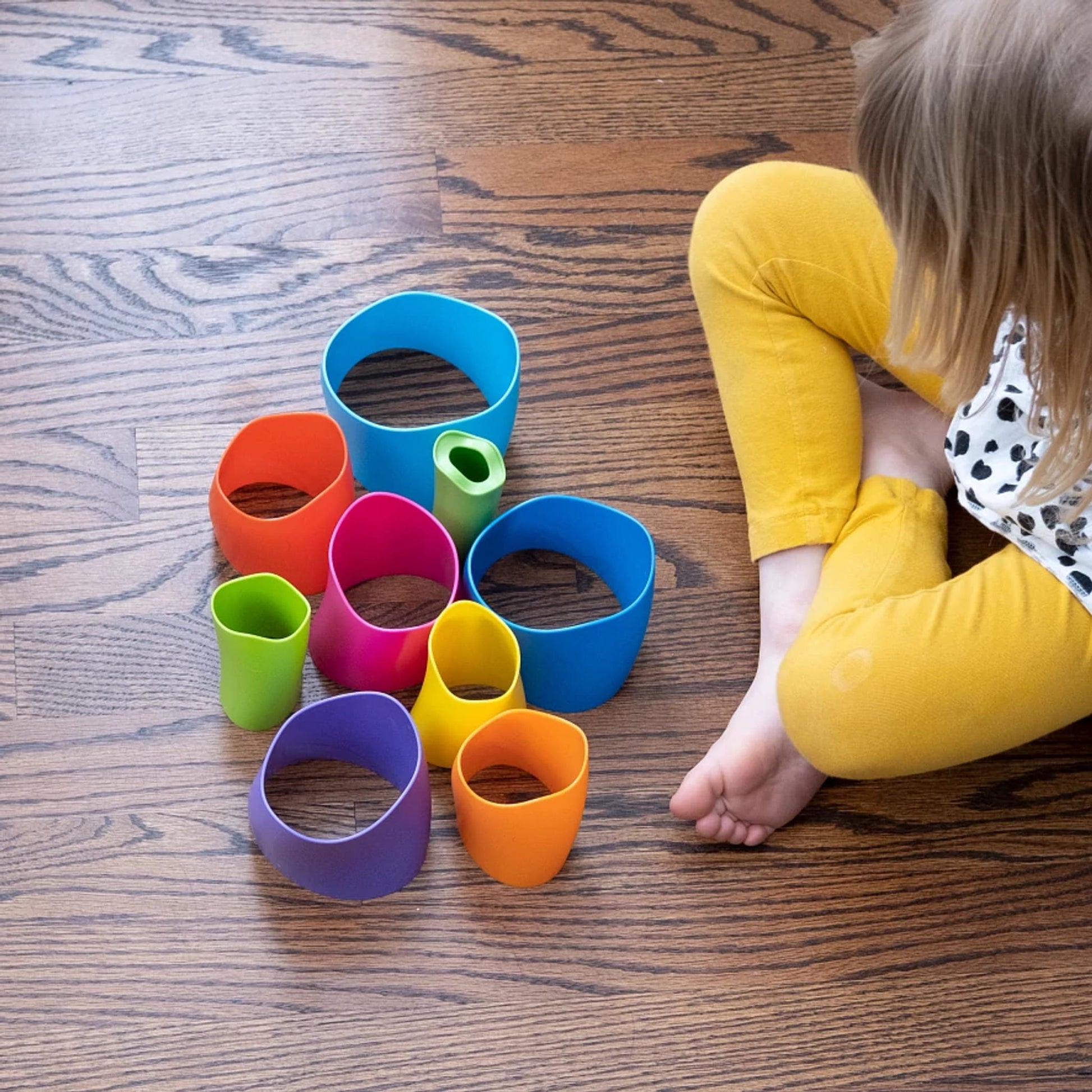 wieża SpiroKu, Fat Brain Toy, piramidka dla dzieci, zabawka edukacyjna, zabawka sensoryczna, układanka dla dzieci, zabawka rozwijająca, kreatywna piramidka, zabawka logiczna, rozwój motoryki, prezent dla dziecka 3+, zabawka Montessori, kolorowa wieża