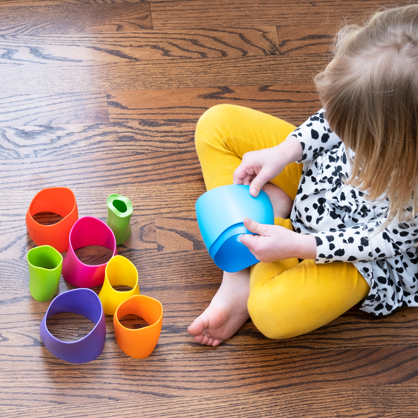 wieża SpiroKu, Fat Brain Toy, piramidka dla dzieci, zabawka edukacyjna, zabawka sensoryczna, układanka dla dzieci, zabawka rozwijająca, kreatywna piramidka, zabawka logiczna, rozwój motoryki, prezent dla dziecka 3+, zabawka Montessori, kolorowa wieża