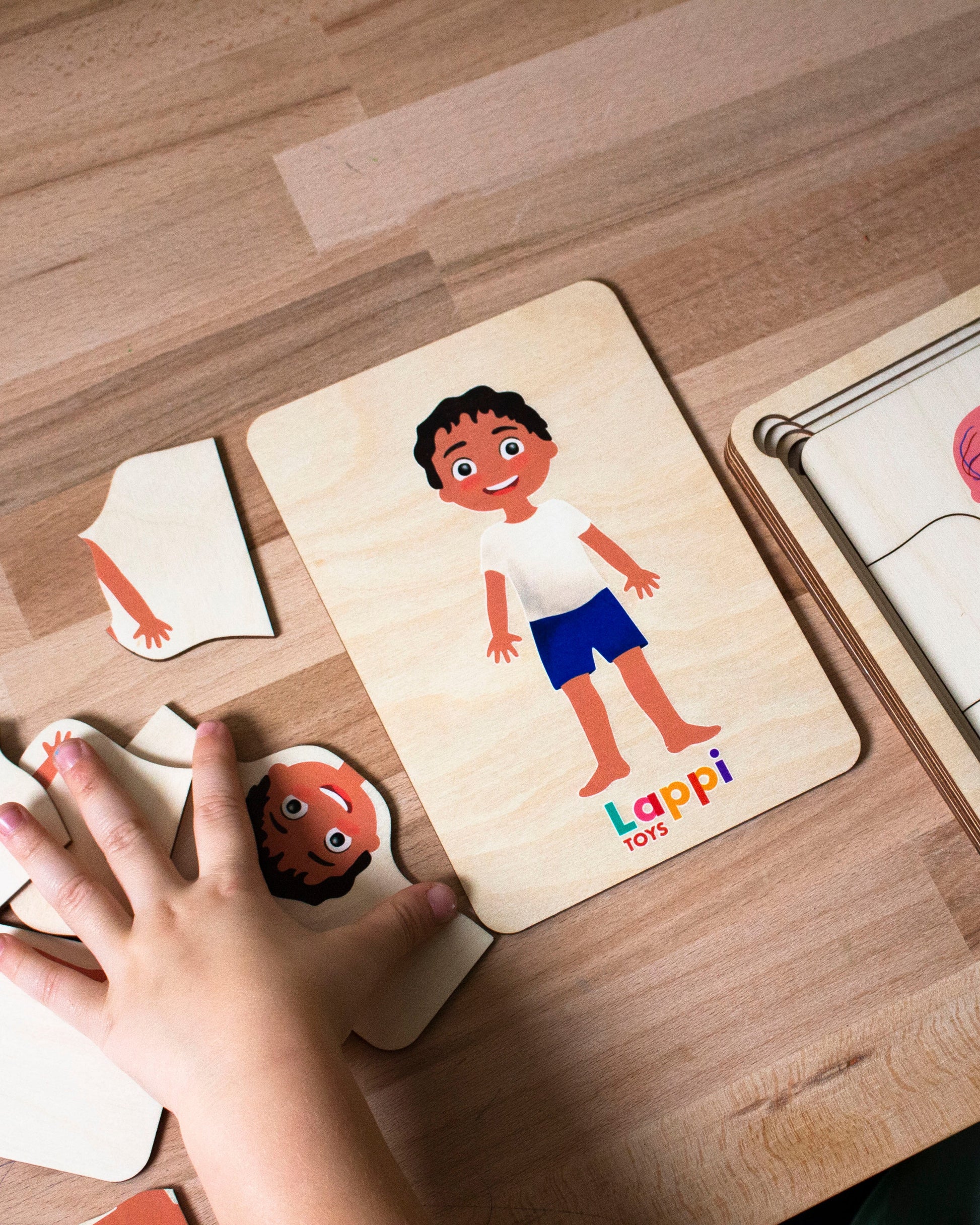 zabawki edukacyjne dla przedszkolaków
	•	nauka przez zabawę Montessori
	•	drewniane zabawki edukacyjne dla dzieci
	•	puzzle STEM dla dzieci
	•	pomoce dydaktyczne do przedszkola
	•	jak nauczyć dziecko anatomii
	•	drewniane układanki dla dzieci
	•	zabawki Montessori do nauki ciała człowieka